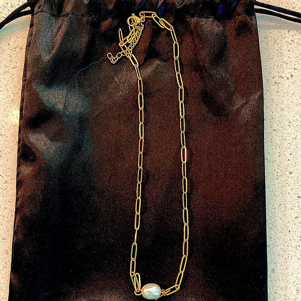 Costume Gold Necklace with faux pearl